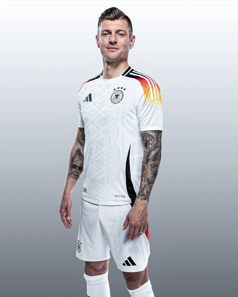 SeputarMadrid's tweet photo. ❗️Karir Toni Kroos dalam angka:

◉ 729 club games
◉ 108 caps
◉ 84 career goals
◉ 32 trophies

Gelar juara di Bayern:
◉ 3x Bundesliga
◉ 3x DFB-Pokal
◉ 1x DFL-Supercup
◉ 1x UEFA Champions League
◉ 1x UEFA Super Cup
◉ 1x FIFA Club World Cup

Gelar juara di Real Madrid:
◉ 5x FIFA Club World Cup
◉ 4x LaLiga
◉ 4x Supercopa de España
◉ 4x UEFA Champions League
◉ 3x UEFA Super Cup
◉ 1x Copa del Rey

Gelar juara di timnas Jerman:
◉ 1x World Cup.

...Dan masih berpeluang juara Liga Champions 2023/24 dan EURO 2024! 👀🏆 via @Squawka.