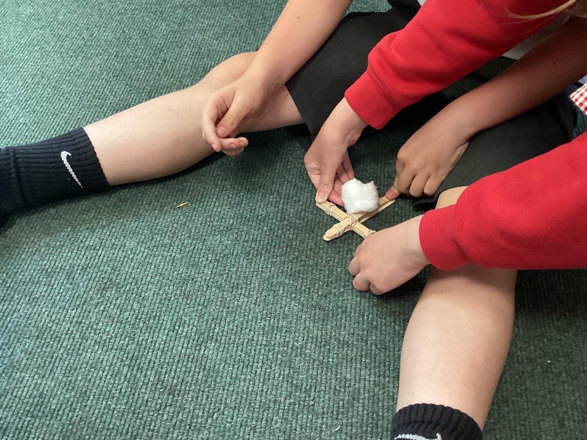 HorwichParishCE's tweet photo. Year 5 have been investigating levers by using lollipop catapults to move cotton wool balls. #HPY5 https://t.co/vQetqdFJVZ