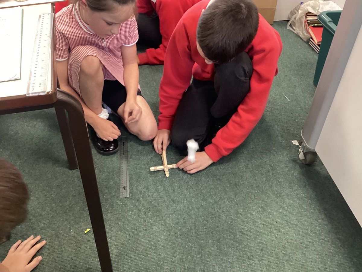 HorwichParishCE's tweet photo. Year 5 have been investigating levers by using lollipop catapults to move cotton wool balls. #HPY5 https://t.co/vQetqdFJVZ