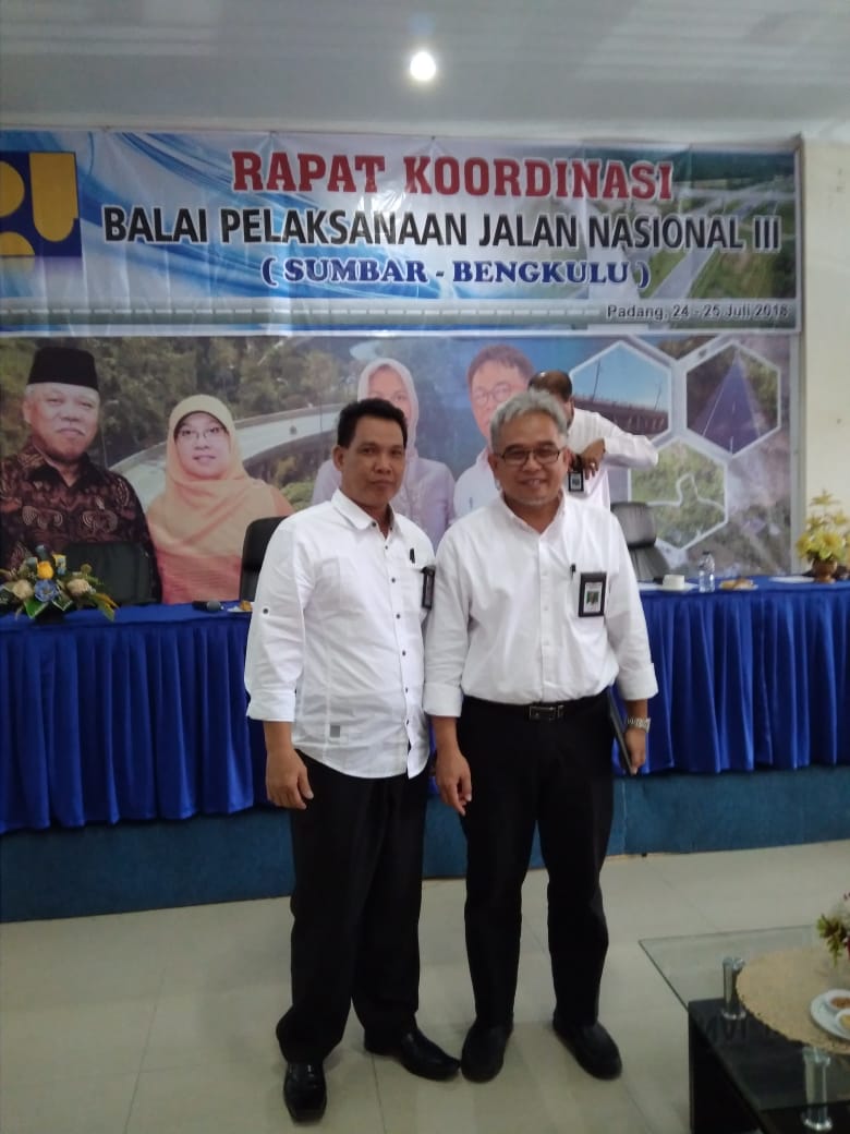 IndPurnama1971's tweet photo. Bersama Ka Balai BPJN 3 Sumbar-Bengkulu. https://t.co/9HS40rYMIQ