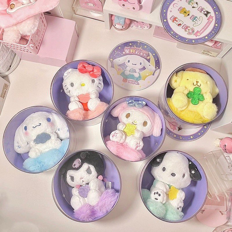 pawm0r's tweet photo. * pre กล่องสุ่ม พวงกุญแจ Sanrio Characters
🎀จุ่มละ 390฿
🎀ยกbox (6) 2,050฿
🚛 สินค้าพรีออเดอร์ ขอคนรอสินค้าได้
💬 สอบถาม - สั่งซื้อจิ้มลิ้งค์โปรไฟล์
#prewithpormor #ตลาดนัดsanrio #ตลาดนัดกล่องสุ่ม #ตลาดนัดpopmart #กล่องสุ่มโมเดล #herocross #ตลาดนัดซานริโอ้ #รับหิ้วsanrio https://t.co/9aCReZ04hk