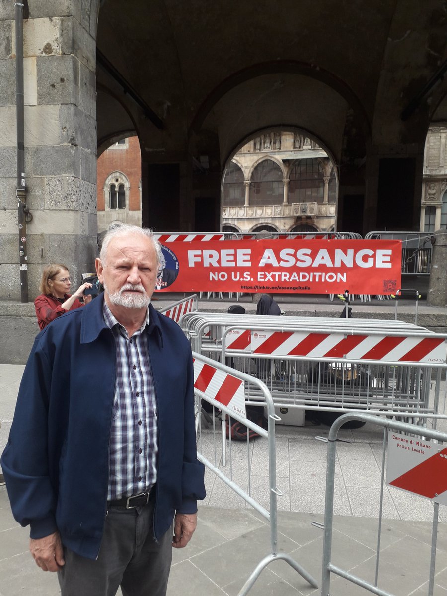 Participei nesta segunda-feira de uma vigília dos movimentos populares italianos em solidariedade a Assange, em Milão. Finalmente, começamos a ter justiça, com a possibilidade de recurso, mas a luta não deve parar até que ele esteja livre com seus familiares. Salve Assange!