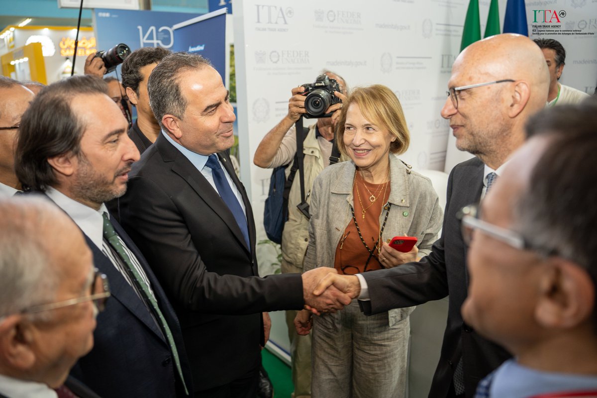 ItaAlgeri's tweet photo. L'Italie 🇮🇹 participe pour la 1ère fois à travers un pavillon officiel au salon @sipsafilaha - 📷20-23 mai 2024 - Safex. 34 exposants, dont 10 dans le pavillon ITALIA, organisé par @ItaAlgeri en collaboration avec @FederUnacoma. 
Plus d'informations : https://t.co/gkI9We2sHp https://t.co/cK5GSPWnvG