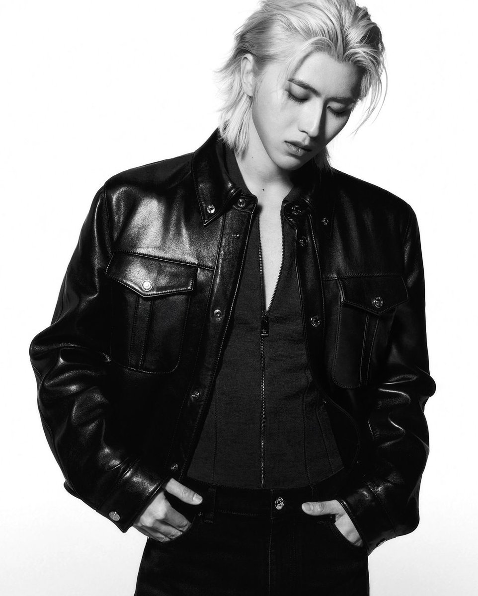 The @versace family is getting bigger and hotter with the addition of its newest global brand ambassador, Chinese idol Cai Xukun.

#versace #donatellaversace #caixukun #蔡徐坤 #kunxversace