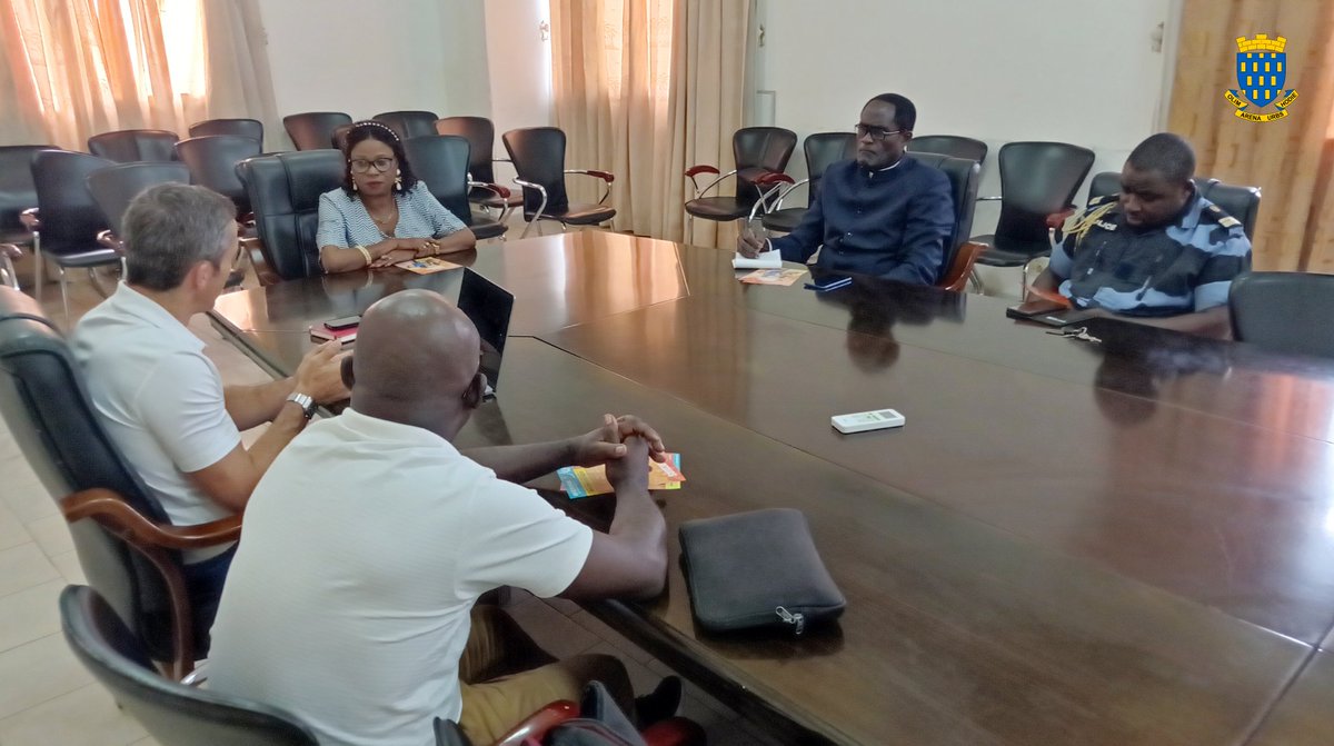 [ #Seance_de_Travail ] Le #DSA1 fait le point avec l'organisation du 10km de #Port_Gentil.
Un point d'étape qui a permis d'évaluer le niveau  des inscriptions et les besoins du partenariat avec la municipalité de la ville hôte du #10km_le_plus_rapide_d_Afrique.