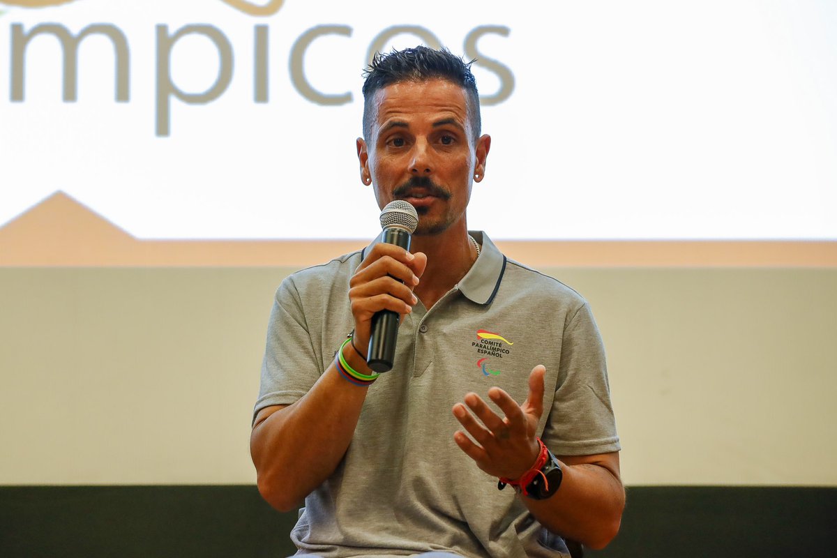 🎤 Nueva ronda de presentaciones de deportistas por comunidades autónomas con los medios de comunicación Hoy tocó el turno de los deportistas catalanes en el @CARSantCugat ¡Muchas gracias a todas la instituciones por la colaboración!