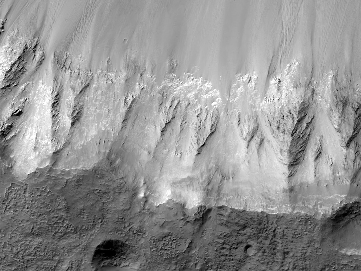 HiRISEWelsh's tweet image. Ceudwll Ardrawiad i'r Gogledd o Ranbarth Hellas

rhif: ESP_051849_1520
dyddiad caffael : 18 Awst 2017 
uchder: 257 km

uahirise.org/hipod/cy/ESP_0…

NASA/JPL-Caltech/UArizona
#Mars #NASA #Cymraeg #Cymru #Welsh