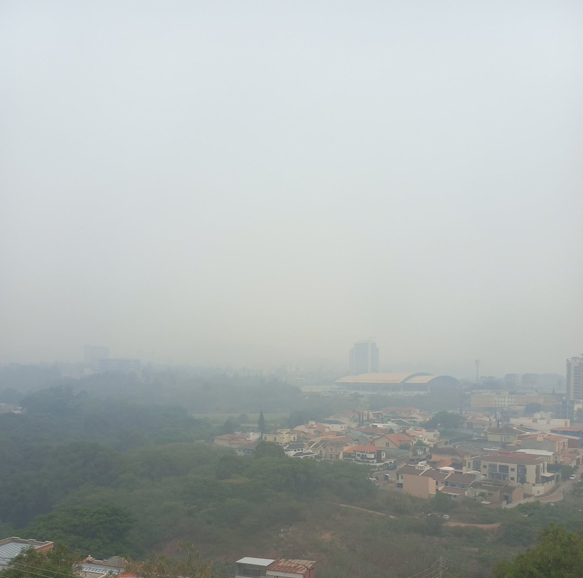 1/3🚨Es sumamente preocupante la grave contaminación ambiental en Tegucigalpa y otras ciudades de Honduras y la región. Es urgente revertir esta tendencia y proteger nuestro entorno.