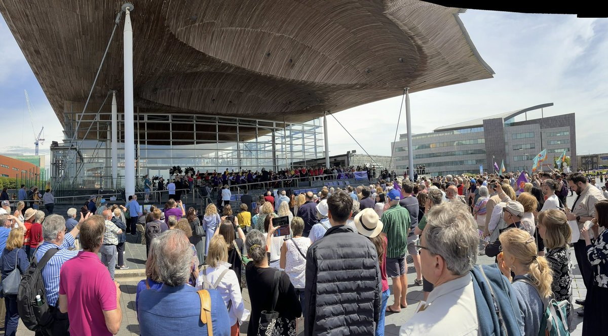 The WNO performed outside the Senedd today, reminding us all of their extraordinary quality. They are a vital part of our UK arts scene, revered around the world, and inspiring young people throughout Wales. #SaveOurWNO