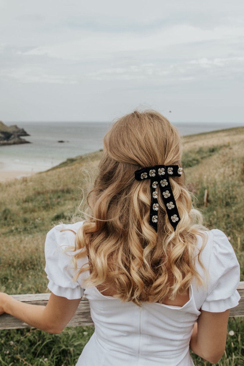 🌸 Spring Hair 🌸

An easy half up, half down hairstyle featuring our pretty Camille Hair Bow!

Shop here > tinyurl.com/4ja6jtte

#wisterialondon #hairbow #hairaccessories #giftideas