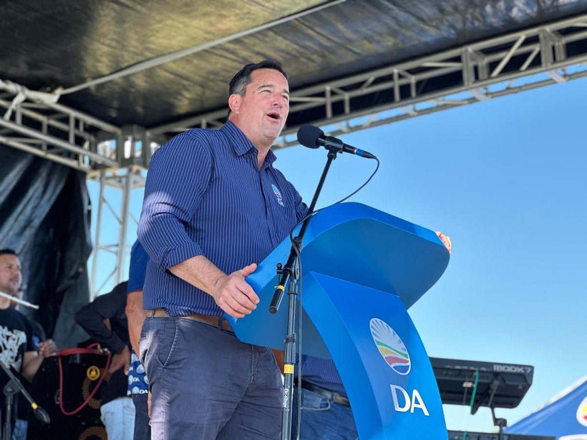 🚨People of Kimberley are gatvol of a crippled economy and collapsed basic services.

But, DA Leader John Steenhuisen poured out relief to everyone, saying the DA will restore their dignity and make South Africa a safe and functioning nation.  

29 May is the day we #RescueSA.