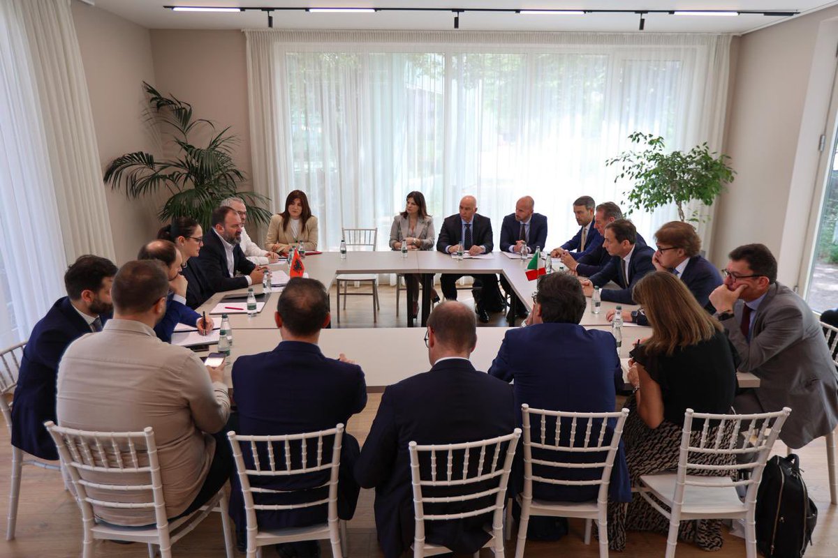 Arbjan's tweet photo. Bashkë me @DelinaIbrahimaj, në një takim shumë të frytshëm me Presidentin e Rajonit Autonom të Friuli-Venecia Giulia, Massimiliano Fedriga. Duam partneritet ekonomik me Italinë dhe bashkëpunojmë në fushën e biznesit. 
#Përqytetarët
#Shqipëria2030 https://t.co/HU66EkhvVg
