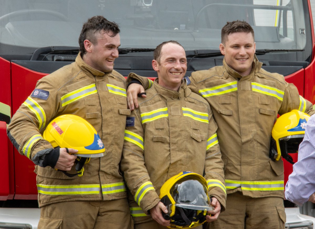🧑‍🎓 Last week we celebrated the completion of 17-weeks of hard work for our trainees as they graduated as firefighters with a ceremony at our Eastleigh HQ. 📸 Take a look back at the day with our photo gallery over on Facebook 👉 bit.ly/T124GradPics