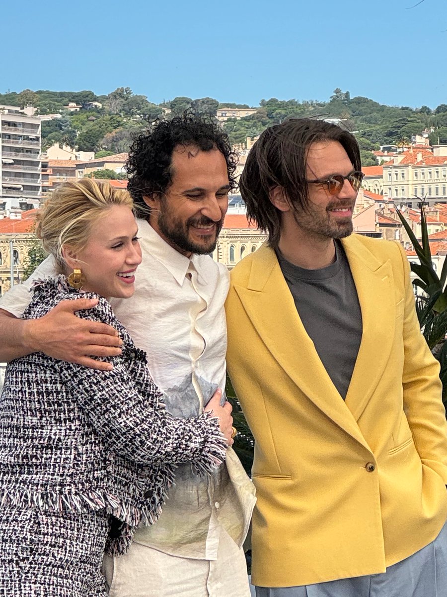 Metropolitan_Fr's tweet photo. L’équipe du film #TheApprentice s’est prêtée au jeu du photocall avant de se rendre en conférence de presse ! ✨
Le film de #AliAbbasi en #Compétition au @Festival_Cannes 2024 est un biopic qui revient sur l’ascension vers le pouvoir de Donald Trump. #Cannes2024 https://t.co/yeArQC9DoN