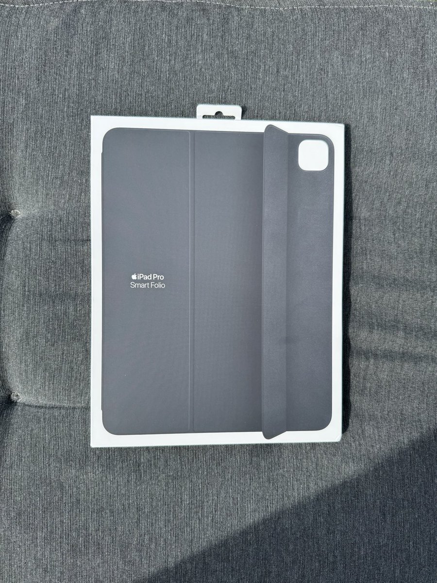 ollilein69's tweet photo. Es geht los:

1. Lieferung: #SmartFolio für das neue #iPadPro13“ https://t.co/mF6zxmLBJj