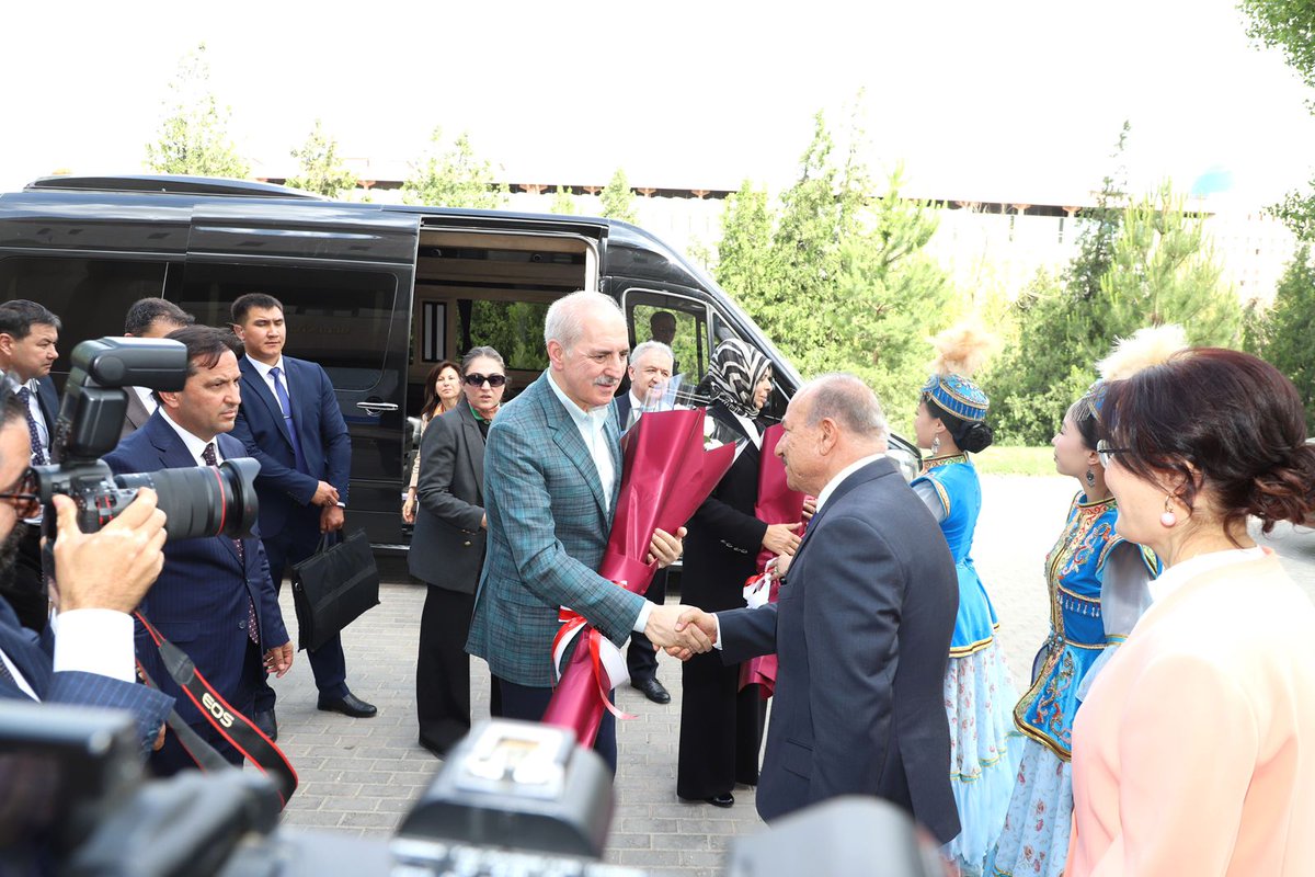 AhmetYeseviUni's tweet photo. TBMM Başkanı Prof. Dr. Numan Kurtulmuş (@NumanKurtulmus) üniversitemizi ziyaret etti. Üniversite personeli ve öğrencilerle buluşan Sn. Kurtulmuş “21. Yüzyılda Türk Dünyasının Yeri” konulu bir konferans da verdi. https://t.co/v9ItHPRWhx