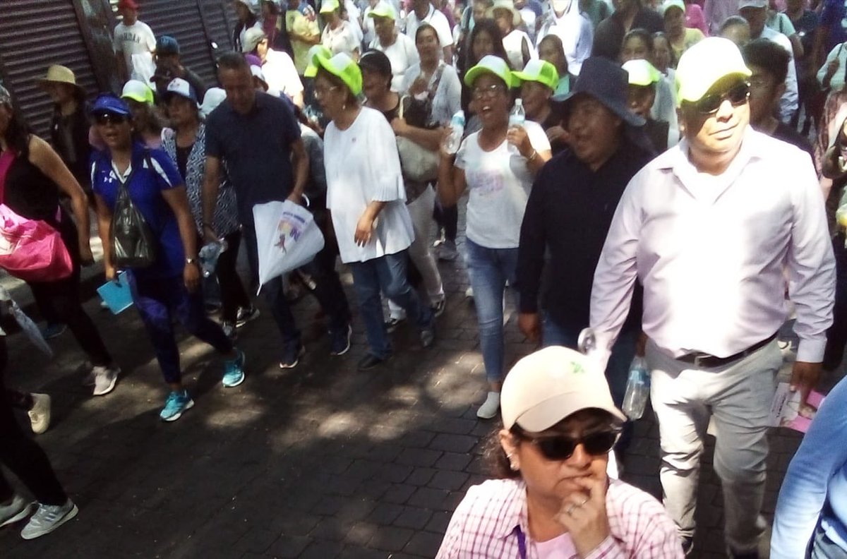rosamaria195607's tweet photo. Saludos desde esta nuestra marcha con los compañeros de nuestro hermoso Predio La Angostura Alcaldia Álvaro Obregón https://t.co/5MKXaX3LgG