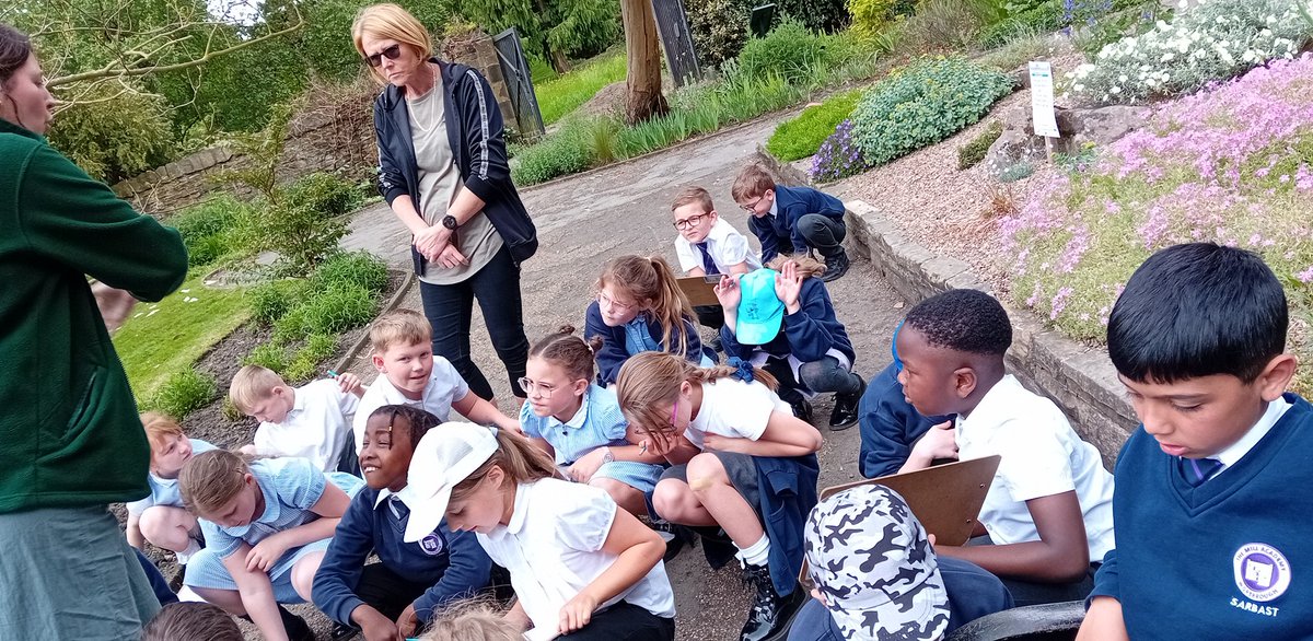 Y3_MrsCreed's tweet photo. This afternoon we have explored plants in 4 different habitats: mountain, ponds, tropical and desert in The Botanical Gardens @FOBSheffield
π»πβ°οΈ
On mountains, flowers and leaves are small, spread out, and grow short to avoid the high winds #themillscience https://t.co/i7aBb1hknQ