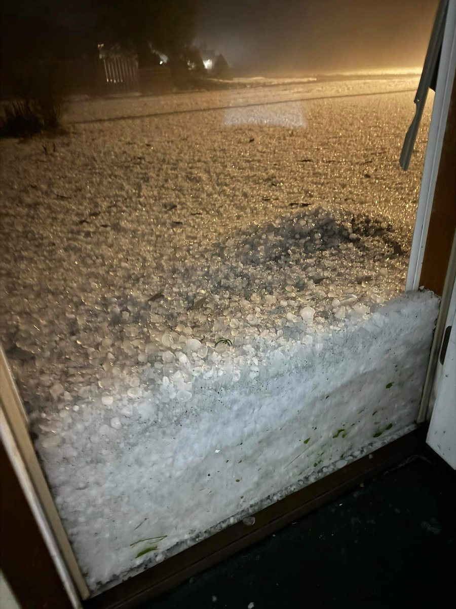 Surreal images coming out of Yuma County, Colorado last night. Incredible amounts of hail. This after hail the size of baseballs with the strongest core of the supercell caused widespread damage in Yuma. #COwx #Hail 

📸 Luke Geoglein