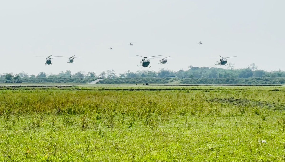 easterncomd's tweet photo. #IndianArmy
#EasternCommand
#PrecisonFire
#MakeInIndia
#IndianArmyAviation

𝐄𝐱𝐞𝐫𝐜𝐢𝐬𝐞 "𝐀𝐈𝐑𝐀𝐕𝐀𝐓 𝐏𝐑𝐀𝐇𝐀𝐑"
Lt Gen RC Tiwari #ArmyCdrEC witnessed Aviation Brigade level third dimension manoeuvre capability  and its integration with the ground regime, while being onboard a firing platform in air in North Eastern Sector. These complex operations conducted in an intense Air Defence and Electronic Warfare environment, showcased the synergy and seamless execution of integrated operations by multiple types of platforms, launched from multiple locations,  culminating into precision target engagement in a designated Kill Box by indigenous aviation assets. #ArmyCdrEC complimented all ranks involved for their utmost professionalism and operational preparedness.

#AviationSynergy
#MultiDomainOperations
#AtmanirbhartaInDefenceManufacturing
@adgpi
@SpokespersonMoD

Facebook - https://t.co/WnZ9AvbQRr
Instagram - https://t.co/F5Tx2eEA9U