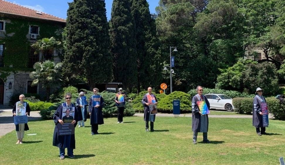 Bugün. Boğaziçi Üniversitesi yıkılmasın diye.