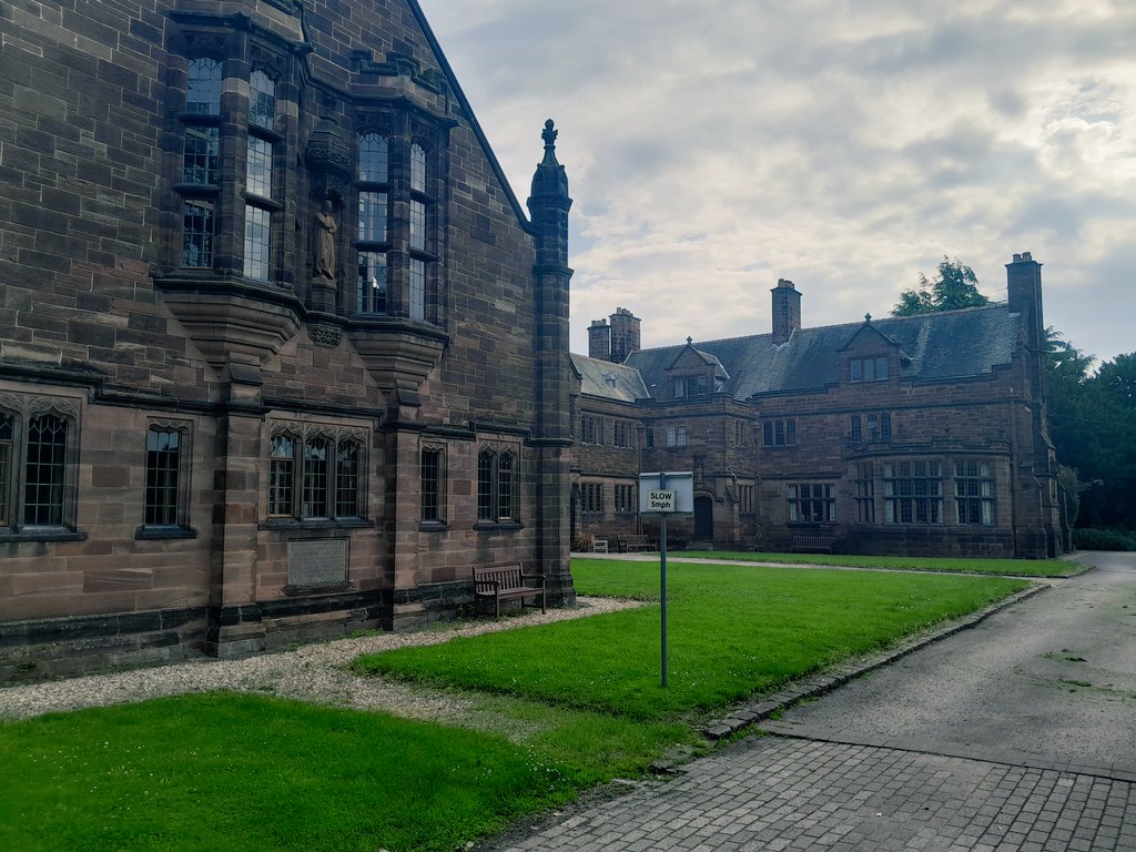 Today we 100% adopted an external focus of attention on the awesome @gladlib scenery while planning our next study! @GottwaldVicky @Thomas__Simpson @marchantdave