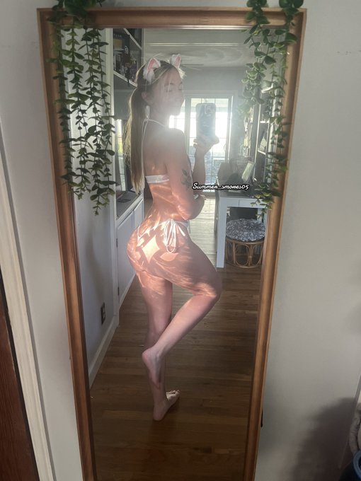 My front door had the prettiest lighting yesterday 🥹 Sunshine Springtime! https://t.co/ijQeMPILNI