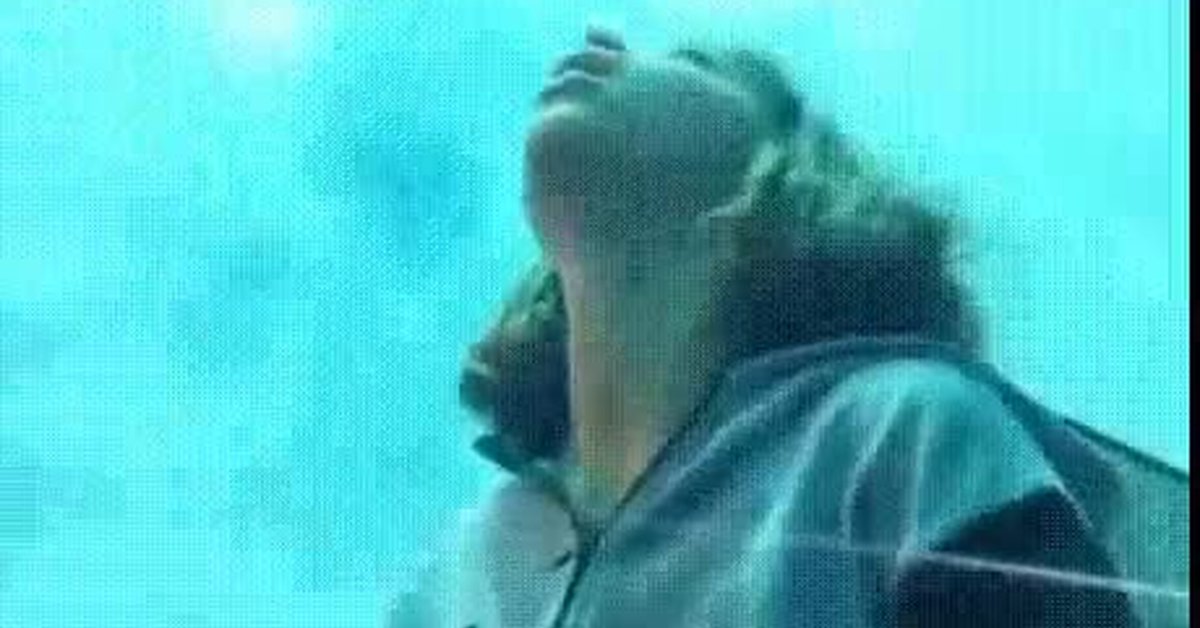 cabrort's tweet photo. El mejor vídeo del trozo de cometa caído lo ha grabado esta chica en Portugal https://t.co/NPo6RwYmmd https://t.co/dcTw2rnBVL