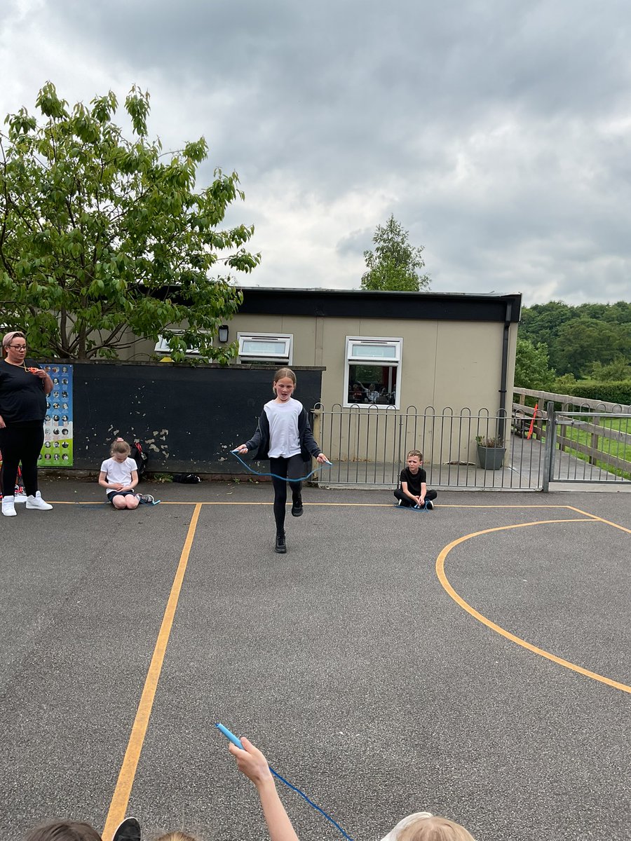 AberfordPrimary's tweet photo. Class 2 have been practicing for their skipping competition! #ks1 #year1 #year2 #pe #skipping https://t.co/unkimOMezA