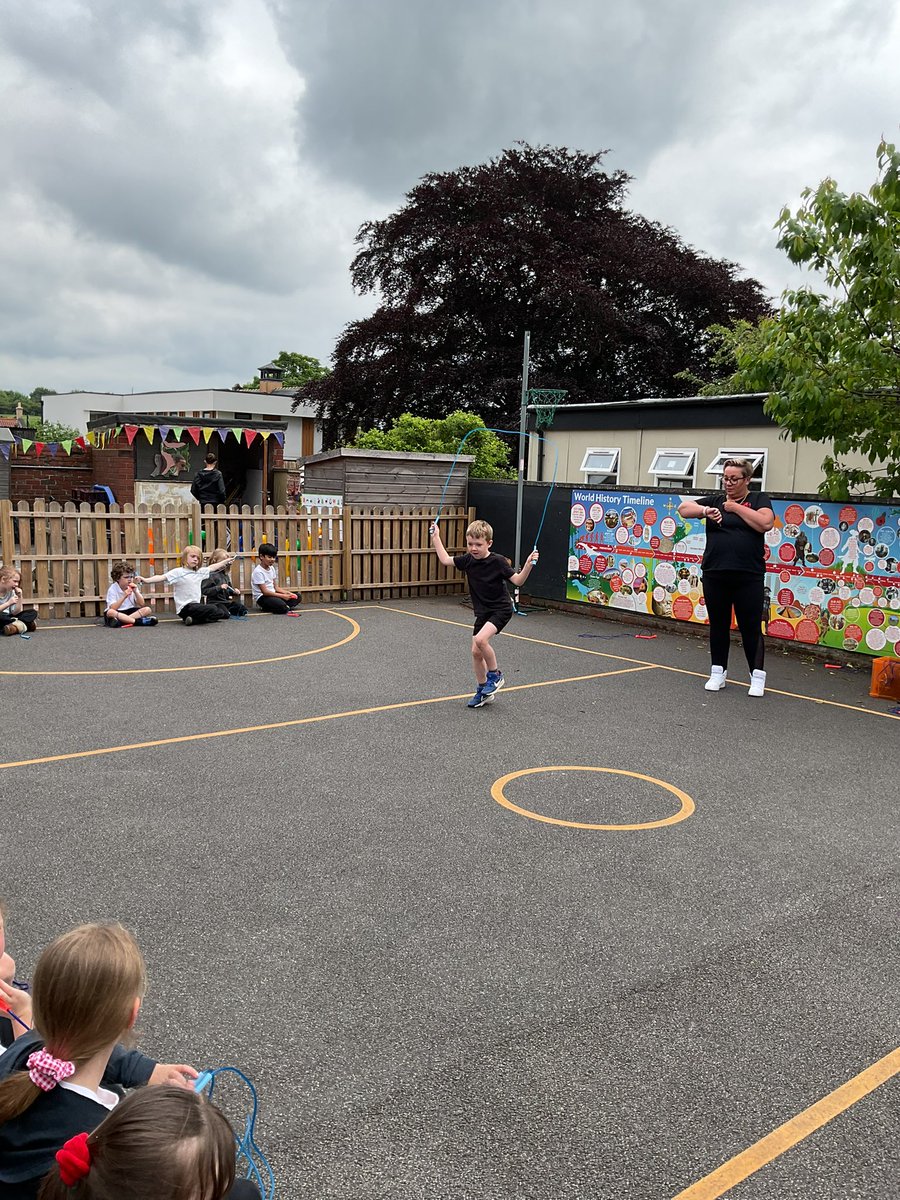 AberfordPrimary's tweet photo. Class 2 have been practicing for their skipping competition! #ks1 #year1 #year2 #pe #skipping https://t.co/unkimOMezA