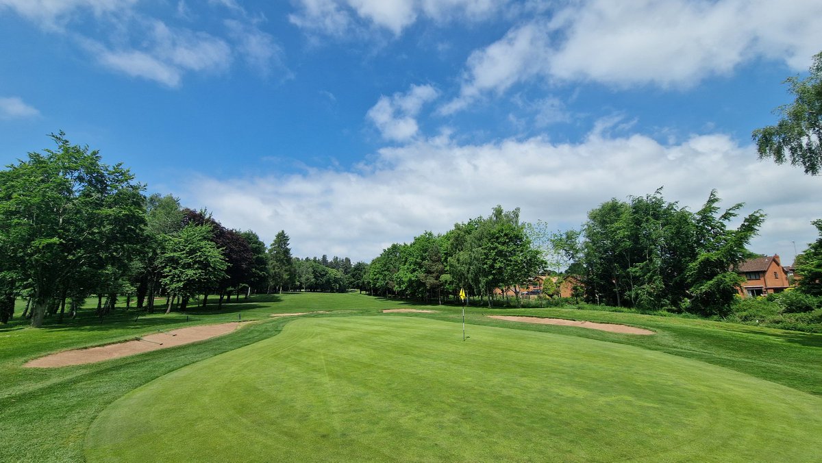 MidlandsGolfer's tweet image. Yesterday @mandy_ambert and I visited @KidderminsterGC for a review ahead of the next issue. Joined by committee members Peter &amp;amp; Frank here - course in good nick especially the greens which were quite outstanding 👏

@islandgreenuk @clubchoice @midlandsgolfuk #Issue99