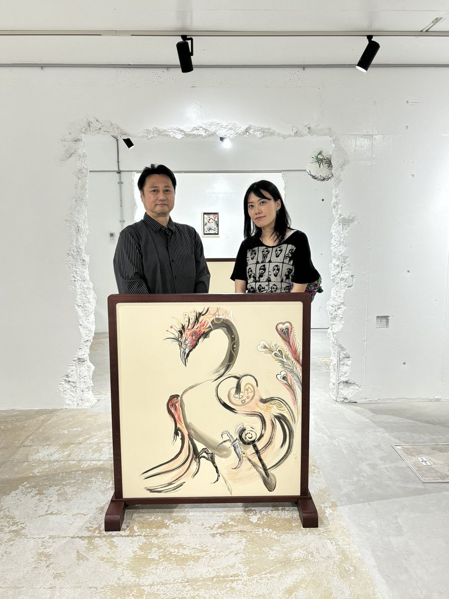 STUDIO_KAN3556's tweet photo. 本あずみ　墨彩画展

2024年5月20日(月)〜6月2日(日)
11時〜18時(最終日は16時まで)
木曜日休廊

廃退的な空間に広がる墨彩の世界。
ギョロッと目を見開き、今にも動かんばかりの躍動感溢れる動物たち。
美しく、可愛く、そしてしなやかに。

今週は水曜日、土曜日、日曜日に作家が在廊しております。 https://t.co/pGvcLXpN0b