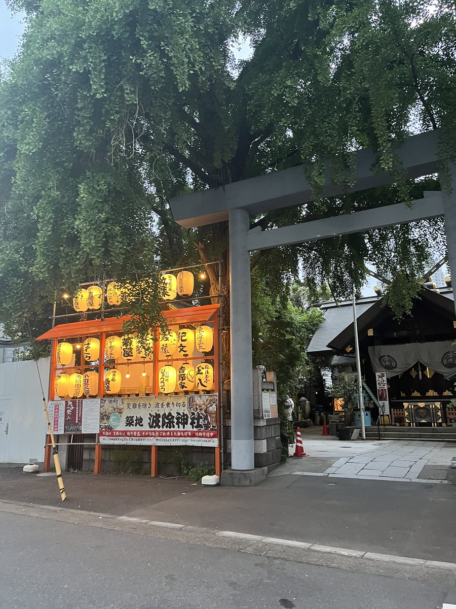 Sushichefm's tweet photo. 大学時代のラクロス部の先輩と同期と築地すしOmakaseへ🍣熟成寿司を堪能し、東さん（元すしアカ講師）にもご挨拶でき、動画が分かりやすかった旨を伝えることができた😆✨一部、学校と同じお皿が使われてて、授業を思い出す😳4年間苦楽を共にした仲間と、今でもたくさん笑って刺激がもらえて幸せ😆🌈 https://t.co/g52hzzdJAp