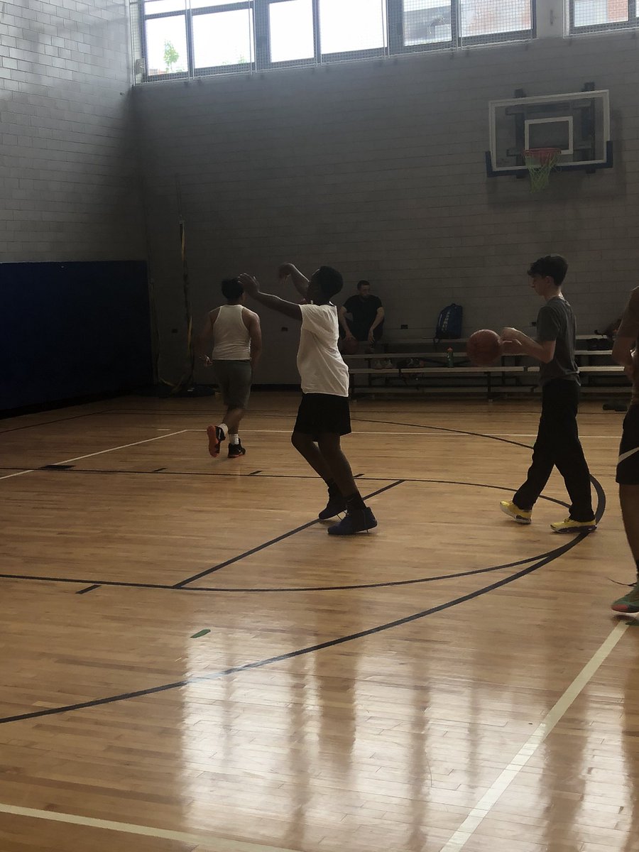 BeyondTheGameC1's tweet image. Here’s some pics from our BTGC training session. Our coaches and volunteers are always working hard to provide a great experience. I thank you!!
#back2basic
#basketballtraining
#youthdevelopment
beyondthegameconnection.com