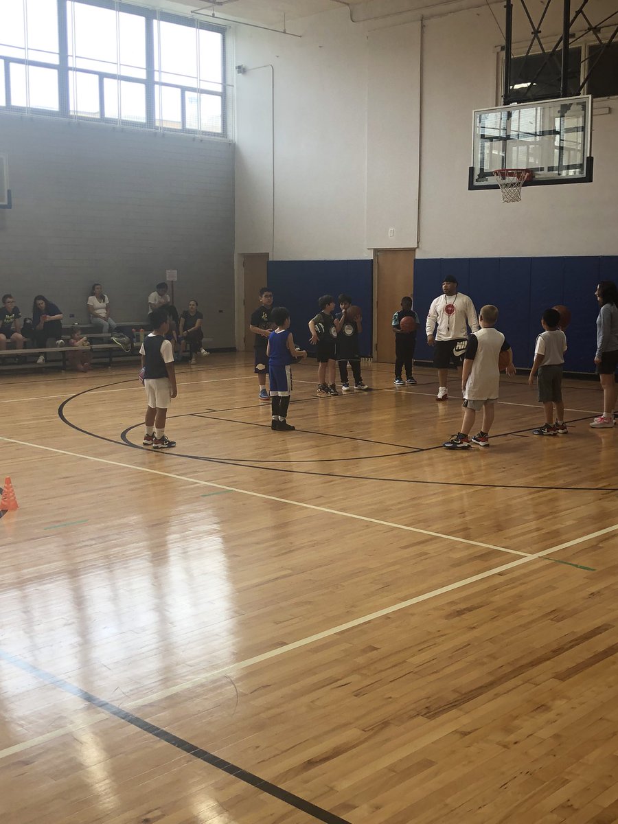 BeyondTheGameC1's tweet image. Here’s some pics from our BTGC training session. Our coaches and volunteers are always working hard to provide a great experience. I thank you!!
#back2basic
#basketballtraining
#youthdevelopment
beyondthegameconnection.com