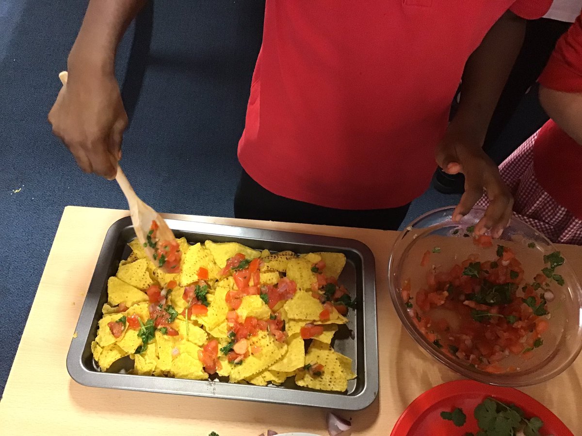 parkhillmoseley's tweet image. We made a delicious Mexican dish named ‘Nachos’ with a side dip of guacamole #DT #creativeweek #year4