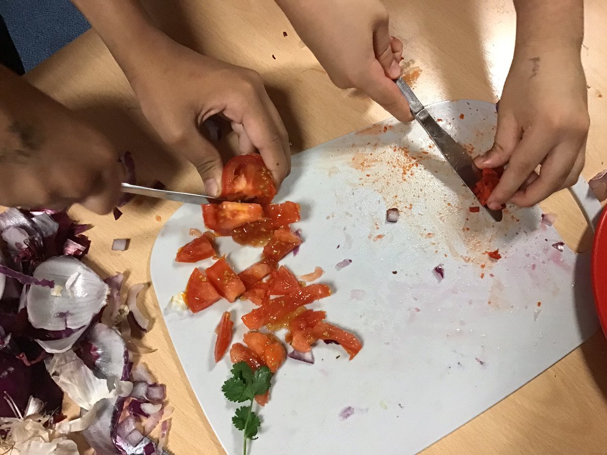 parkhillmoseley's tweet image. We made a delicious Mexican dish named ‘Nachos’ with a side dip of guacamole #DT #creativeweek #year4