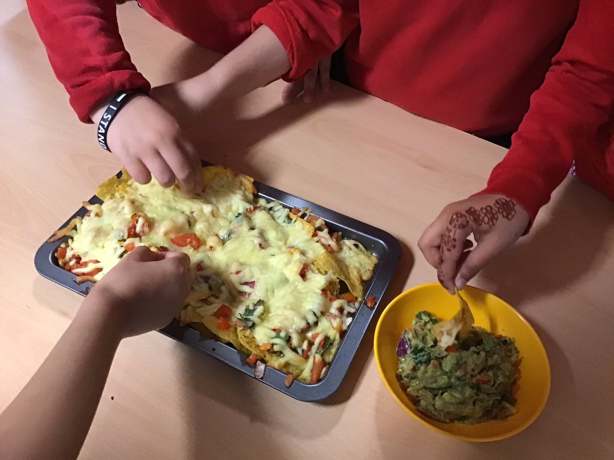 parkhillmoseley's tweet image. We made a delicious Mexican dish named ‘Nachos’ with a side dip of guacamole #DT #creativeweek #year4