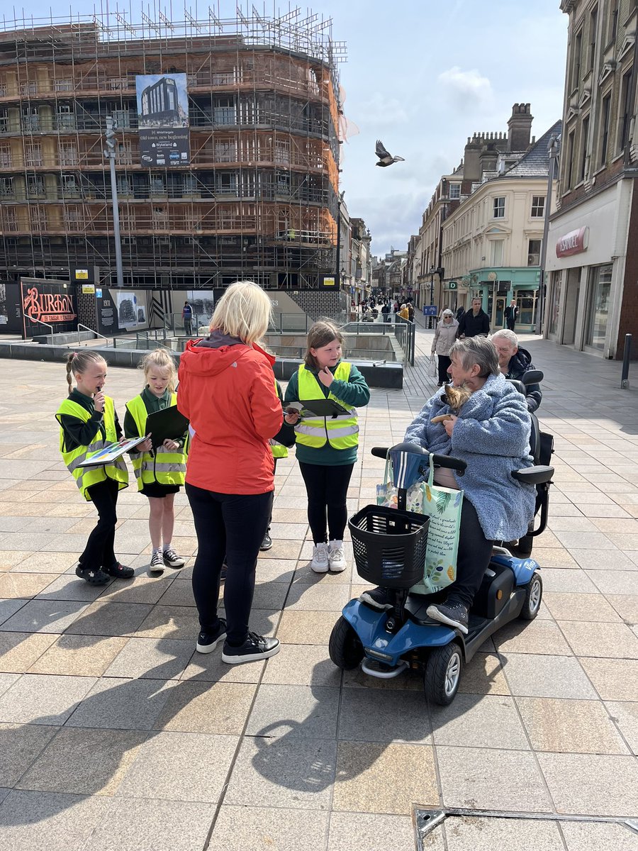 childrensuni's tweet photo. Yr3 pupils from @WansbeckPrimary have been great Ambassadors today!
#AmbassadorsofHull
#Learningcomestolife
#inspirebelieveachieve
#makingdreams
#understandinghullandER https://t.co/dENZgs9qtc