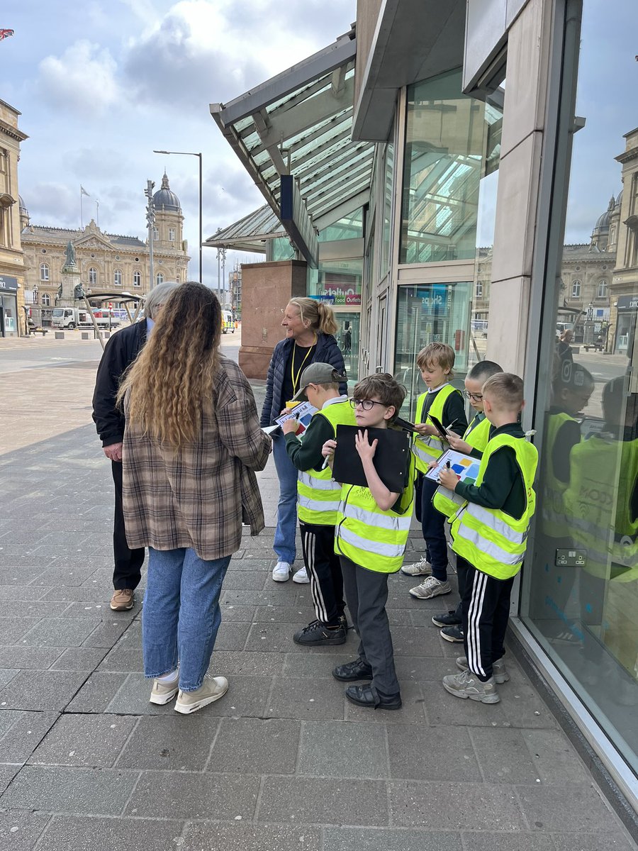 childrensuni's tweet photo. Yr3 pupils from @WansbeckPrimary have been great Ambassadors today!
#AmbassadorsofHull
#Learningcomestolife
#inspirebelieveachieve
#makingdreams
#understandinghullandER https://t.co/dENZgs9qtc