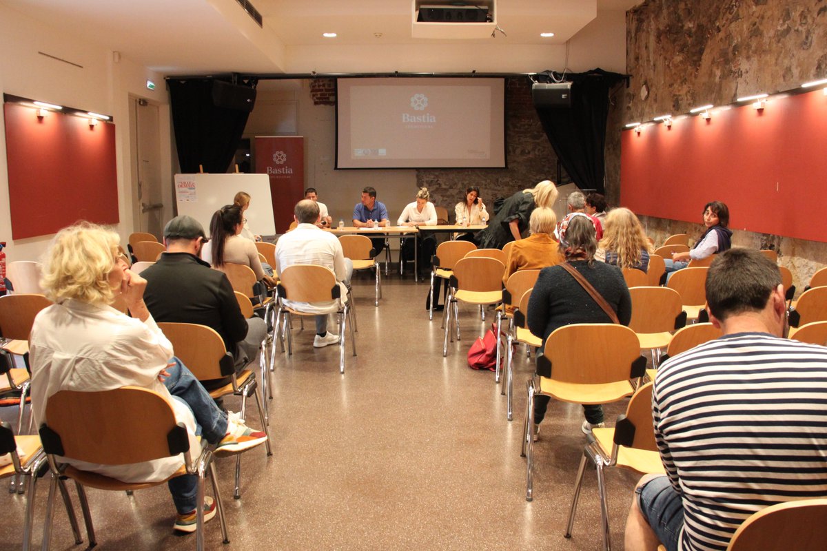 Cita_Bastia's tweet photo. #Citatinanza | Table ronde vendredi, intervention au lycée Jean Nicoli ce matin, le service de participation citoyenne et le @CROA_Corse proposent aux Bastiais de réfléchir à leur "Ville de demain" dans le cadre du Budget Participatif 2024. https://t.co/ImMJVQelBb