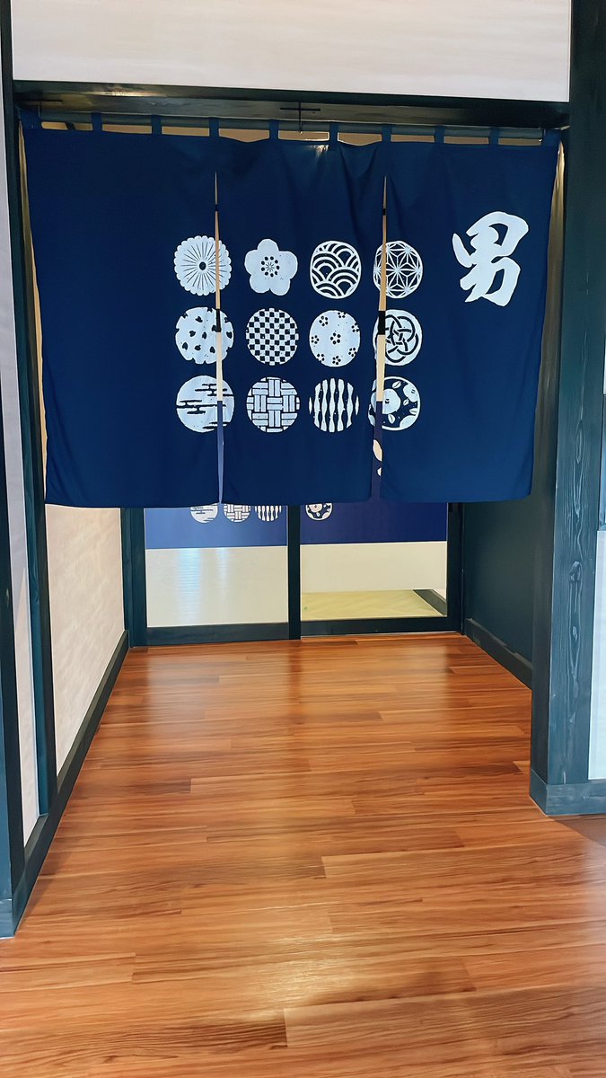 ssrro0510's tweet photo. 喜楽里別邸 横浜青葉店
■サ室温度計は85℃だが体感は110℃です
■森の彩に似た露天エリアは空が抜けて正面に竹林で好ロケーション
■充実設備と高コスパでオススメ施設！
※サ前飯はラーメン二郎京急川崎店で小ラーメン(��ンニク、ヤサイ)
#サウナ #ラーメン #喜楽里別邸 #ラーメン二郎 #二郎 https://t.co/82So99IcTE
