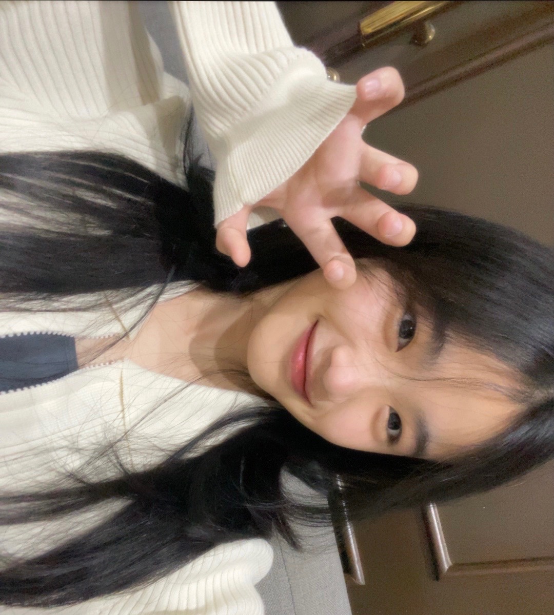 terimakasiii untuk vc sesi 3 dan semuanyaaa hari inii!! moodbooster sekali bisa ngobrol banyak dengan kaliaann😆 see you di kesempatan selanjutnyaaa, yang belum nanti kita ngobrol yaaa aku tunggu ❤️