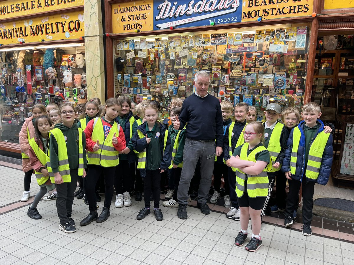 childrensuni's tweet photo. We have had a great day discovering about Hull’s ambassadors with @WansbeckPrimary. Thanks to @KCOMhome for the use of the Learning Zone.
#AmbassadorsofHull
#inspirebelieveachieve
#makingdreams
#understandinghullandER https://t.co/UuteFKCOwI