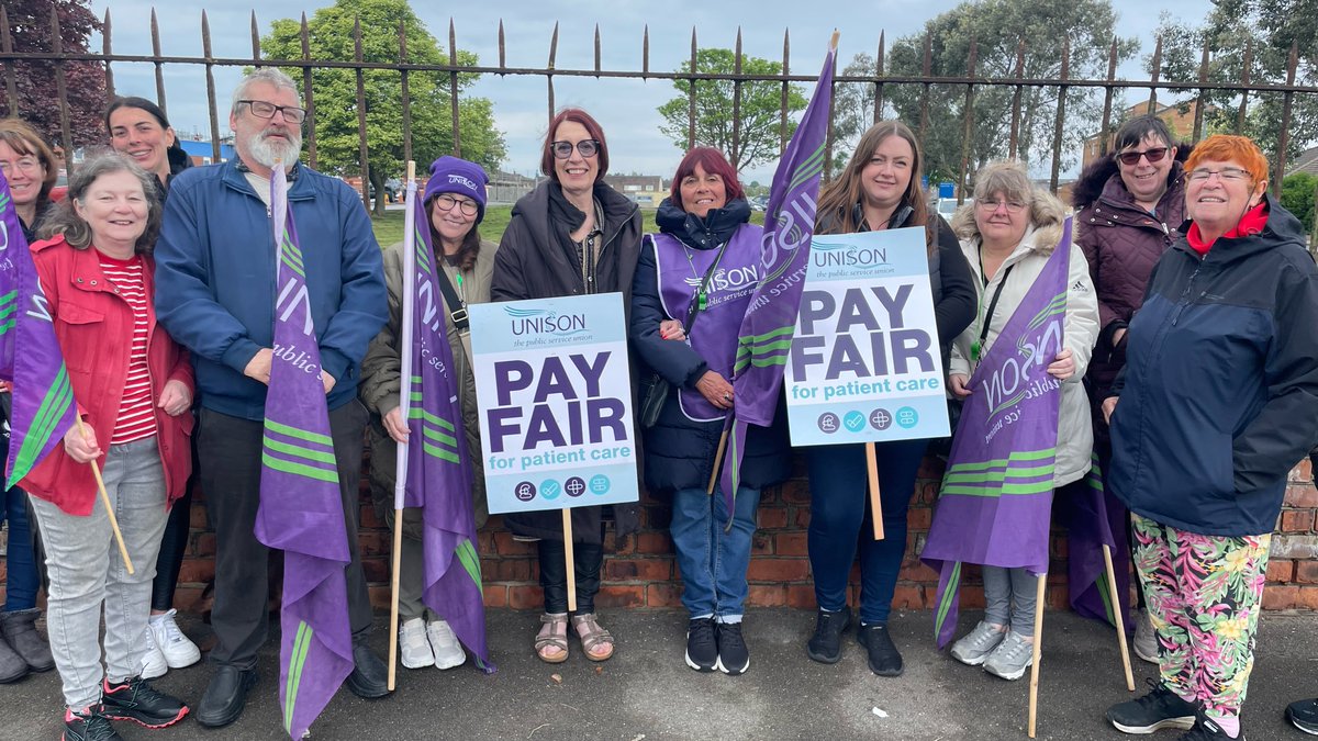 Great to have Cllr. Brenda Harrison, @UKLabour’s Leader of Hartlepool Borough Council, on the picket line at the University Hospital of Hartlepool today. Thank you for supporting UNISON Healthcare Assistants. 💜 #PayFairForPatientCare