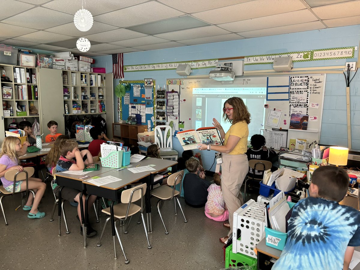 Still learning over here <a href="/wolvestweet/">Woodland Elementary</a> !! Jumping right into our new EL curriculum in 3rd grade today!!#WEareLakota