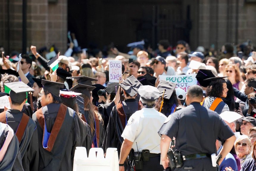 Yale graduates stage pro-Palestinian walkout of commencement Read this article. Unreal stupidity. The issue should be anti-Hamas. Not anti-Israel. Period. theglobeandmail.com/world/article-…