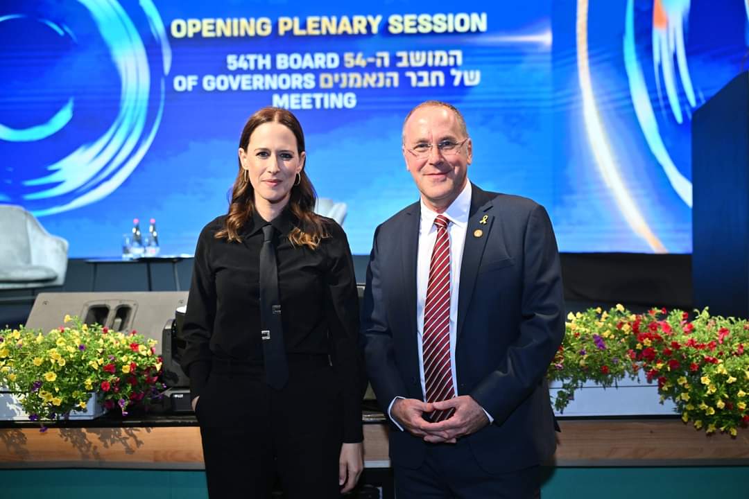 Ben-Gurion University of the Negev (@bengurionu) on Twitter photo Congratulations to <a href="/LeviYonit/">Yonit Levi</a>, Channel 12 News chief anchor and co-host of the podcast "Unholy: Two Jews on the News," on receiving the prestigious Robert St. John Chair in Objective Middle East Reporting Award.
<a href="/N12News/">החדשות - N12</a>
<a href="/DanielChamovitz/">Danny Chamovitz</a> Congratulations to <a href="/LeviYonit/">Yonit Levi</a>, Channel 12 News chief anchor and co-host of the podcast "Unholy: Two Jews on the News," on receiving the prestigious Robert St. John Chair in Objective Middle East Reporting Award.
<a href="/N12News/">החדשות - N12</a>
<a href="/DanielChamovitz/">Danny Chamovitz</a>