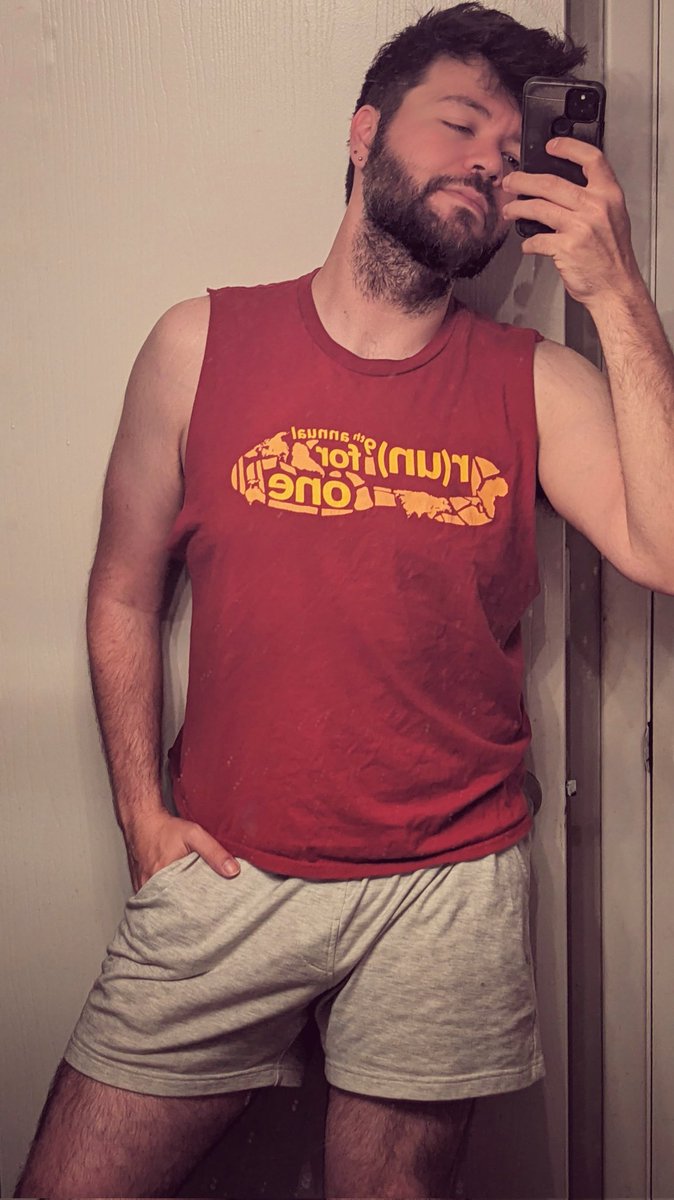 StoneyBits's tweet photo. The crop kinda sucks on this picture, but goddamn I felt cute https://t.co/0g83gXx9wl