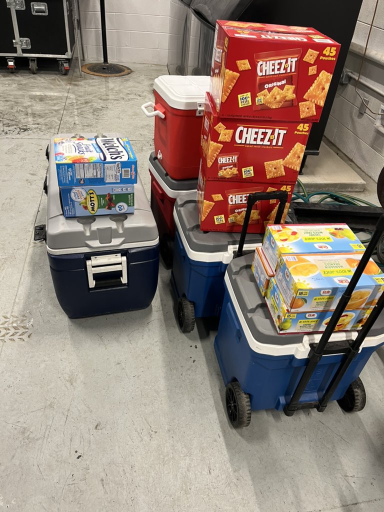 Pre game and halftime fuel thanks to the @WeAreNewnan Touchdown Club! We also provided a mobile hydration station (aka me walking with a water bottle and @drinkdripdrop ) #NoCrampsfortheCougars